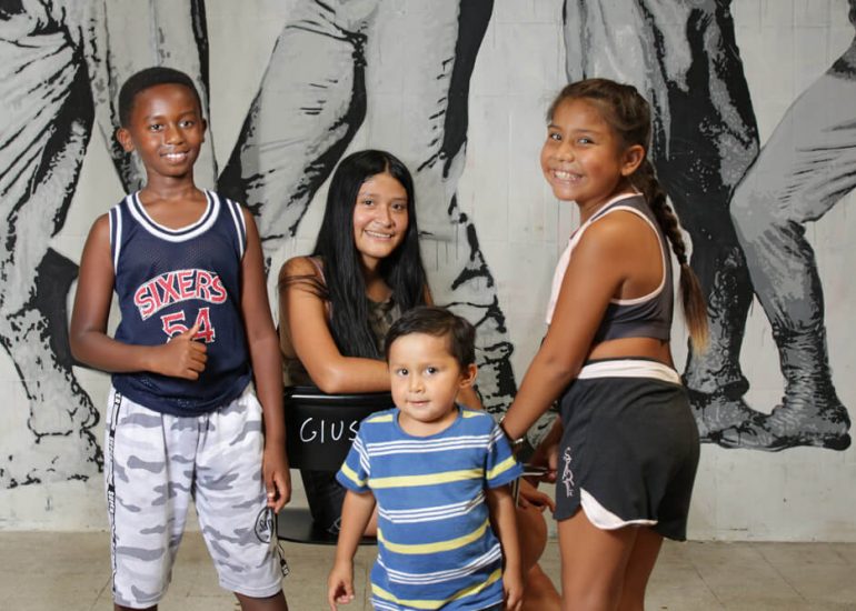 Giovani e bambini abitanti Metropoliz, comunità abitanti il MAAM. Ritratti personali e di contest - Giorgio Sacher Fotografo
