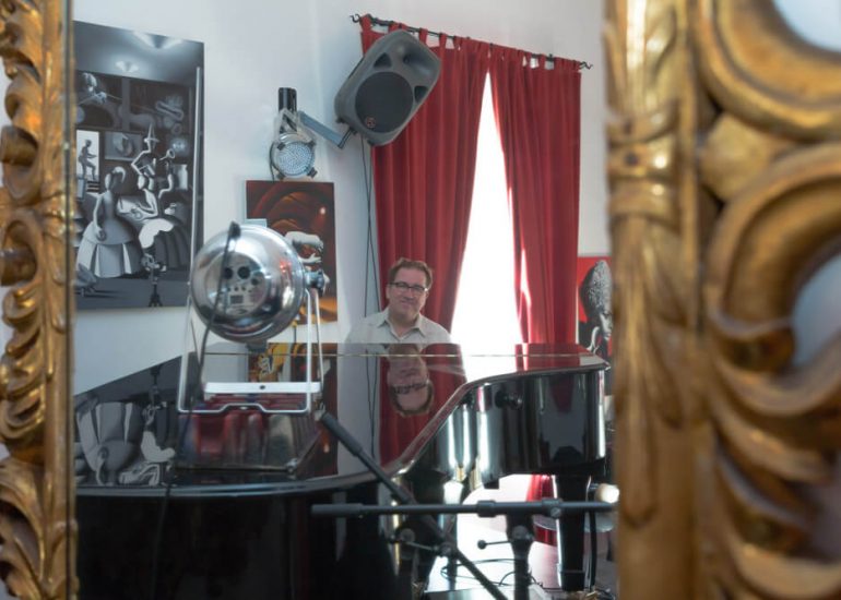 Ritratti ambientati - Mark Kostabi - Giorgio Sacher Fotografo