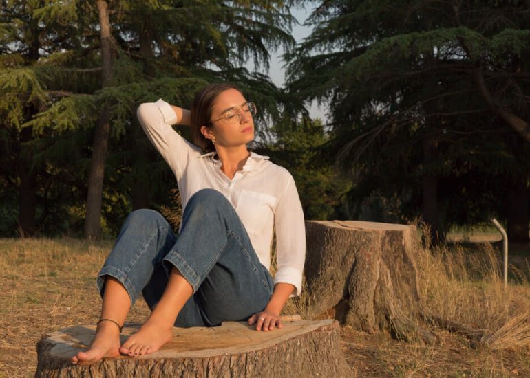 Margherita Paci, violoncellista a Roma a Villa Pamphili. Dialoghi con la Natura e il suo strumento