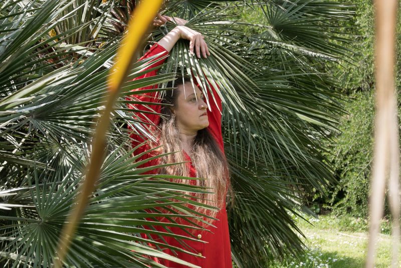 Fotografo artisti Giorgio-Sacher - artista sotto un albero