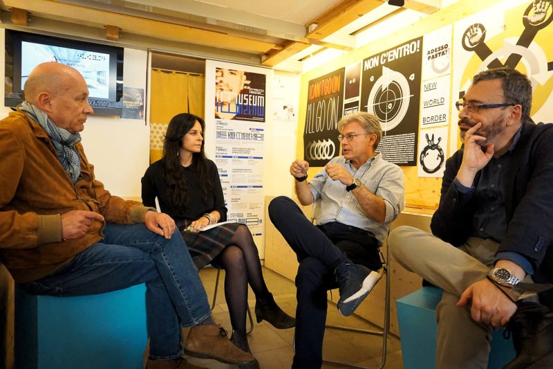 Raccolta fotografica Eventi Giorgio Sacher - Museo periferie persone che parlano