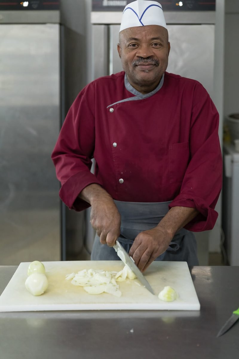 Fotografo mestieri e professioni - cuoco al tagliere